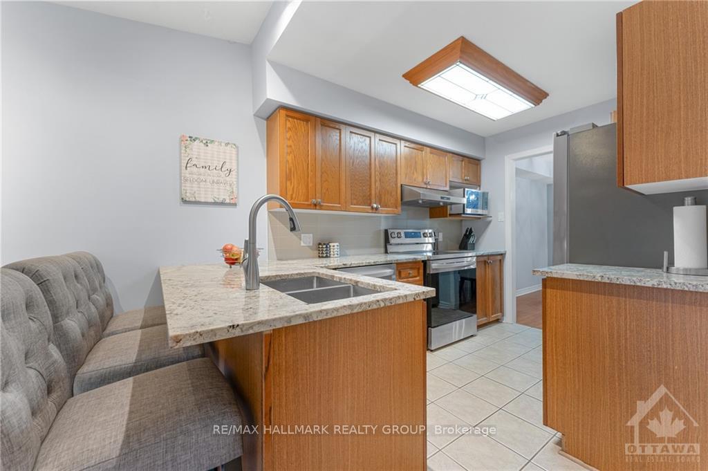 Photo 13 of 552 Wild Shore Crescent, Ottawa, Riverside South/Gloucester Glen — HOMEH