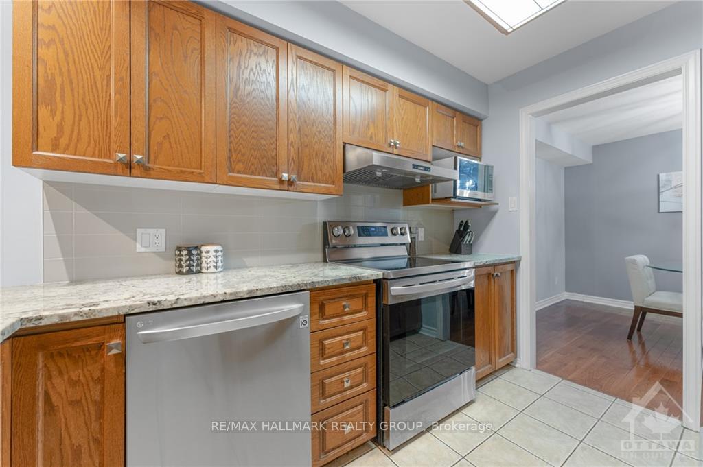 Photo 14 of 552 Wild Shore Crescent, Ottawa, Riverside South/Gloucester Glen — HOMEH