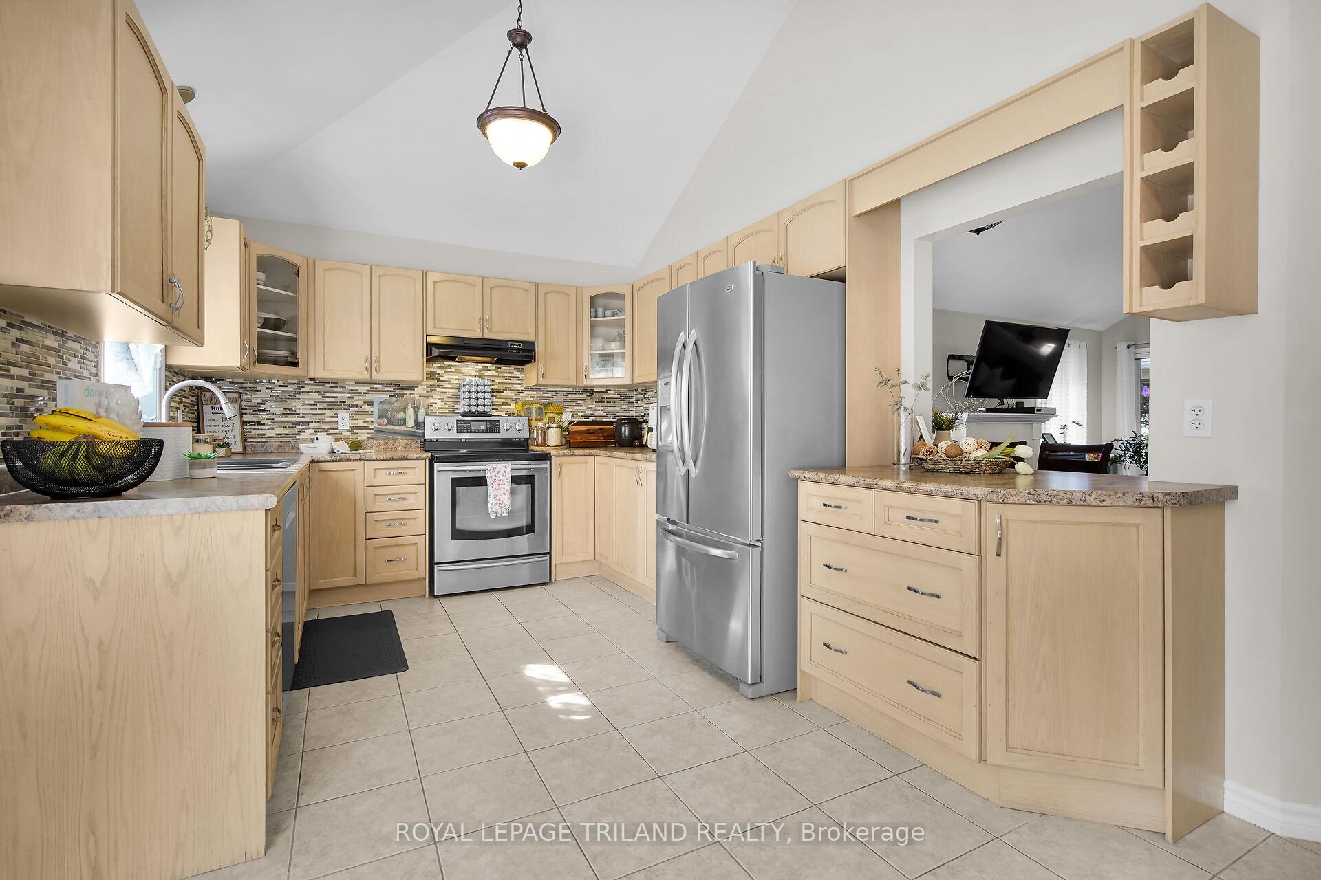 Photo 2 of 852 Silversmith Street, London, North M — HOMEH