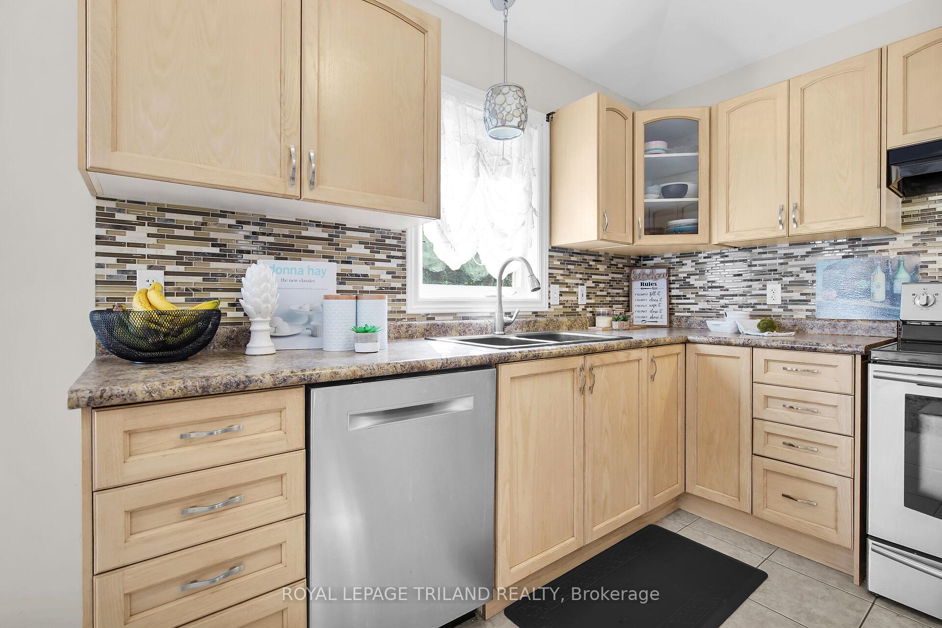 Photo 10 of 852 Silversmith Street, London, North M — HOMEH