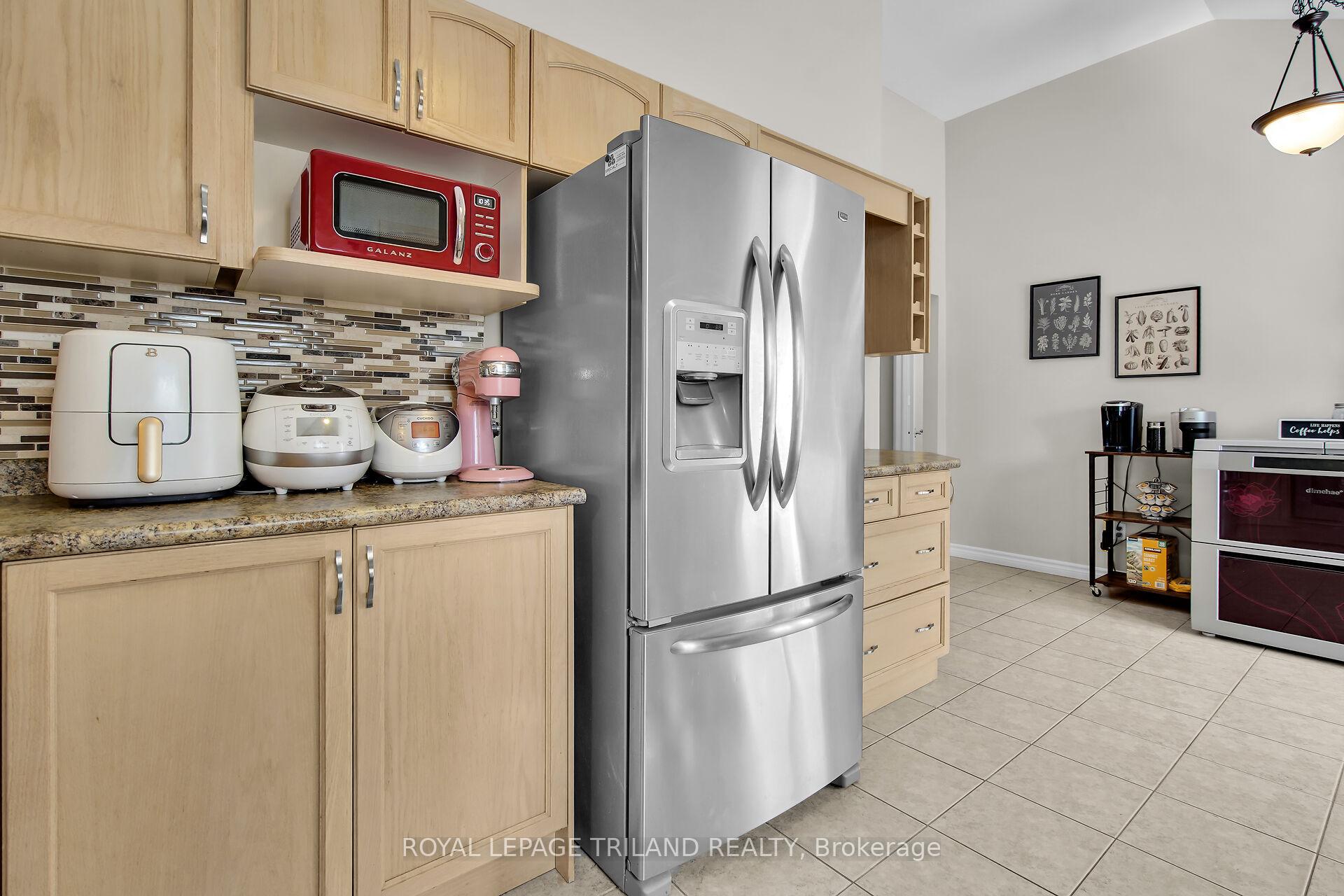 Photo 15 of 852 Silversmith Street, London, North M — HOMEH