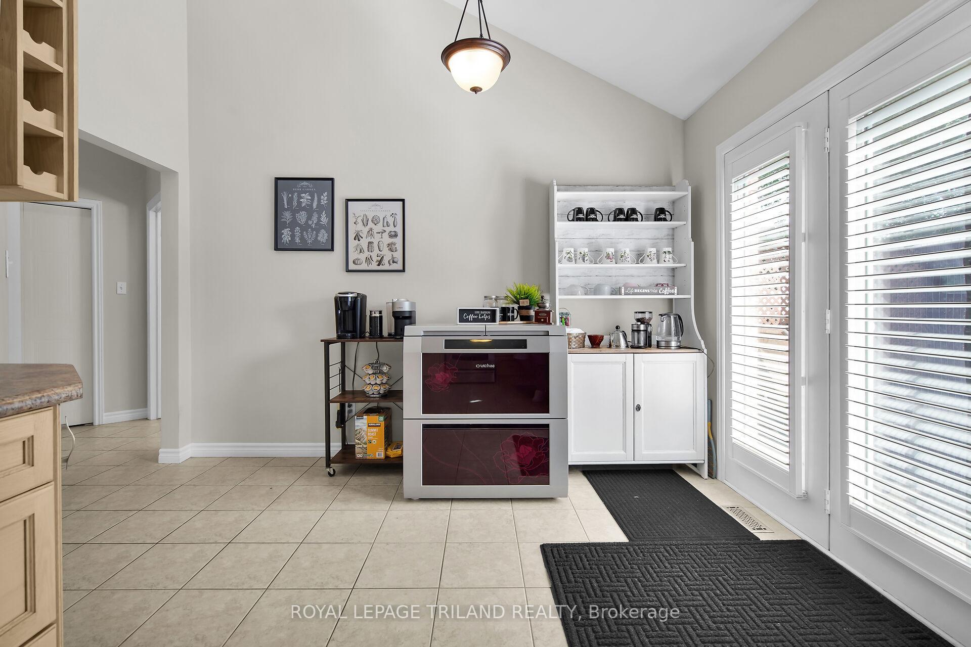 Photo 16 of 852 Silversmith Street, London, North M — HOMEH
