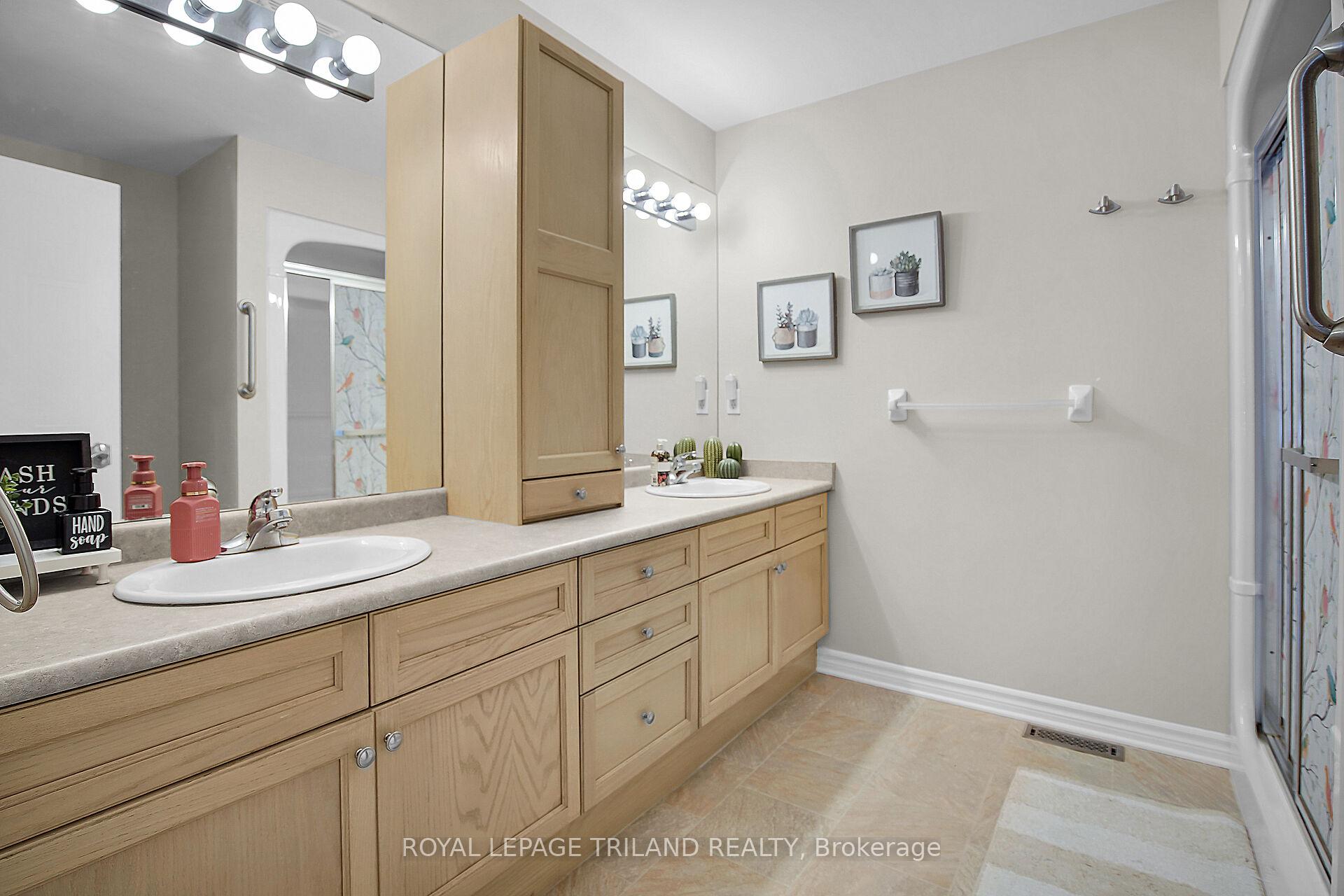 Photo 13 of 852 Silversmith Street, London, North M — HOMEH