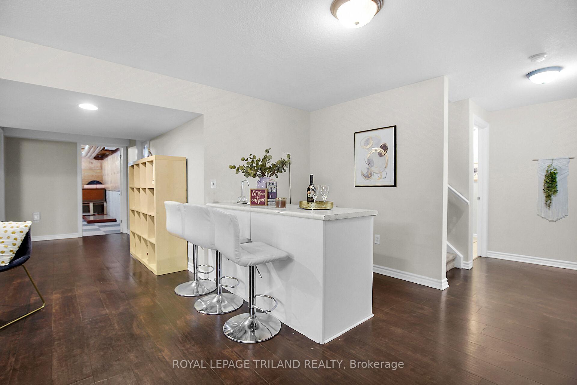 Photo 19 of 852 Silversmith Street, London, North M — HOMEH