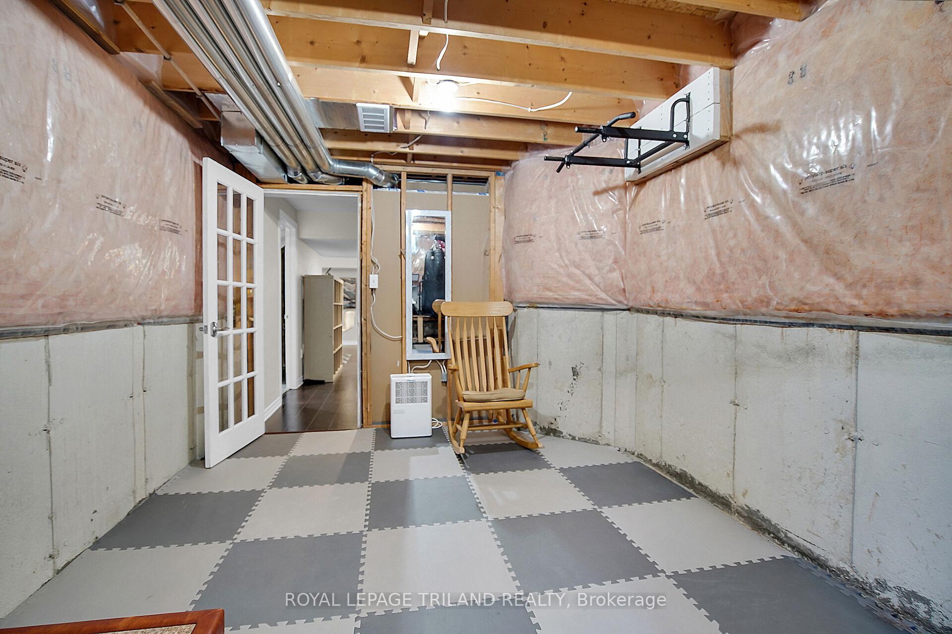 Photo 25 of 852 Silversmith Street, London, North M — HOMEH