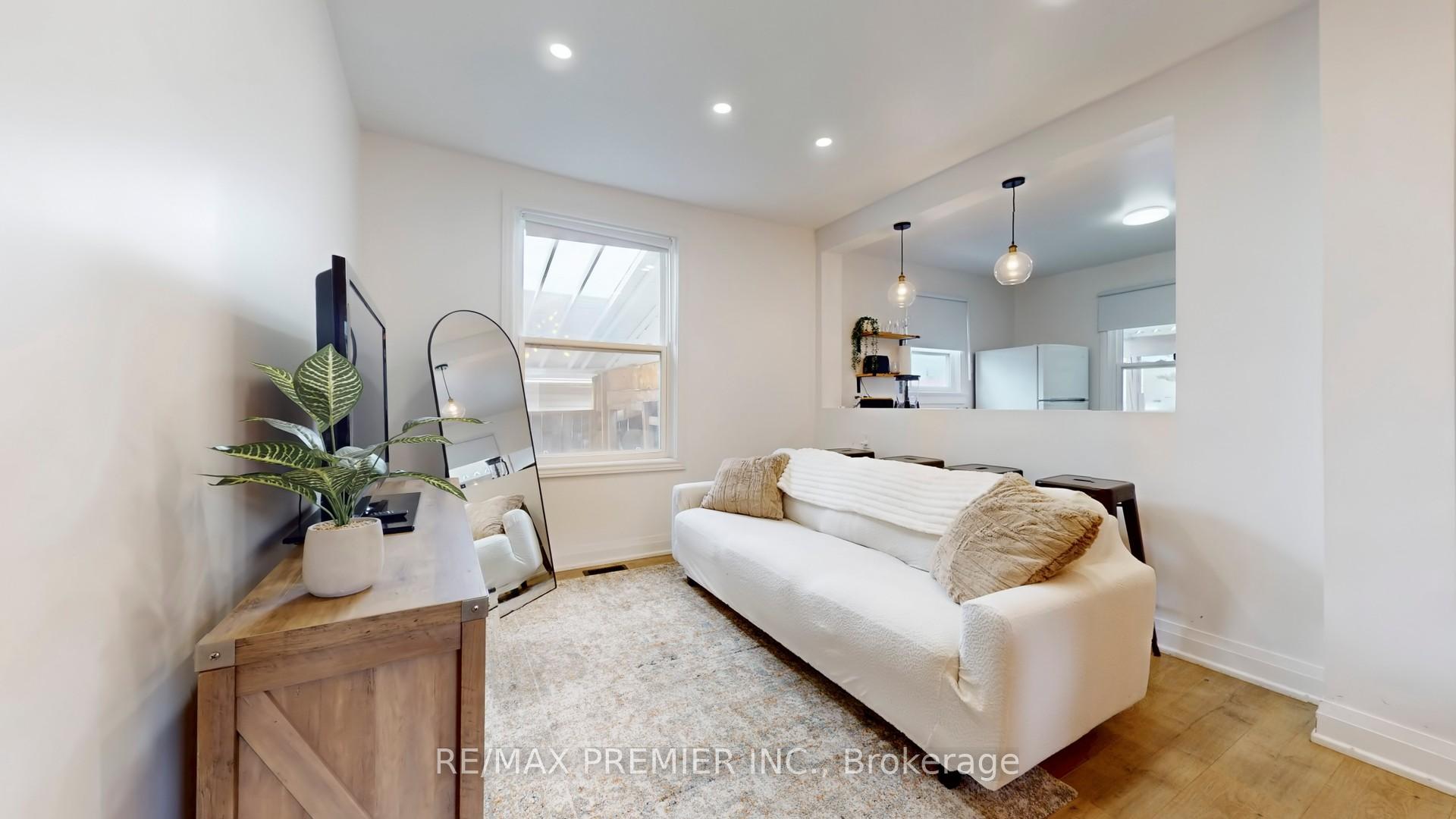 Photo 3 of 1 Burness Drive, St. Catharines, Secord Woods — HOMEH
