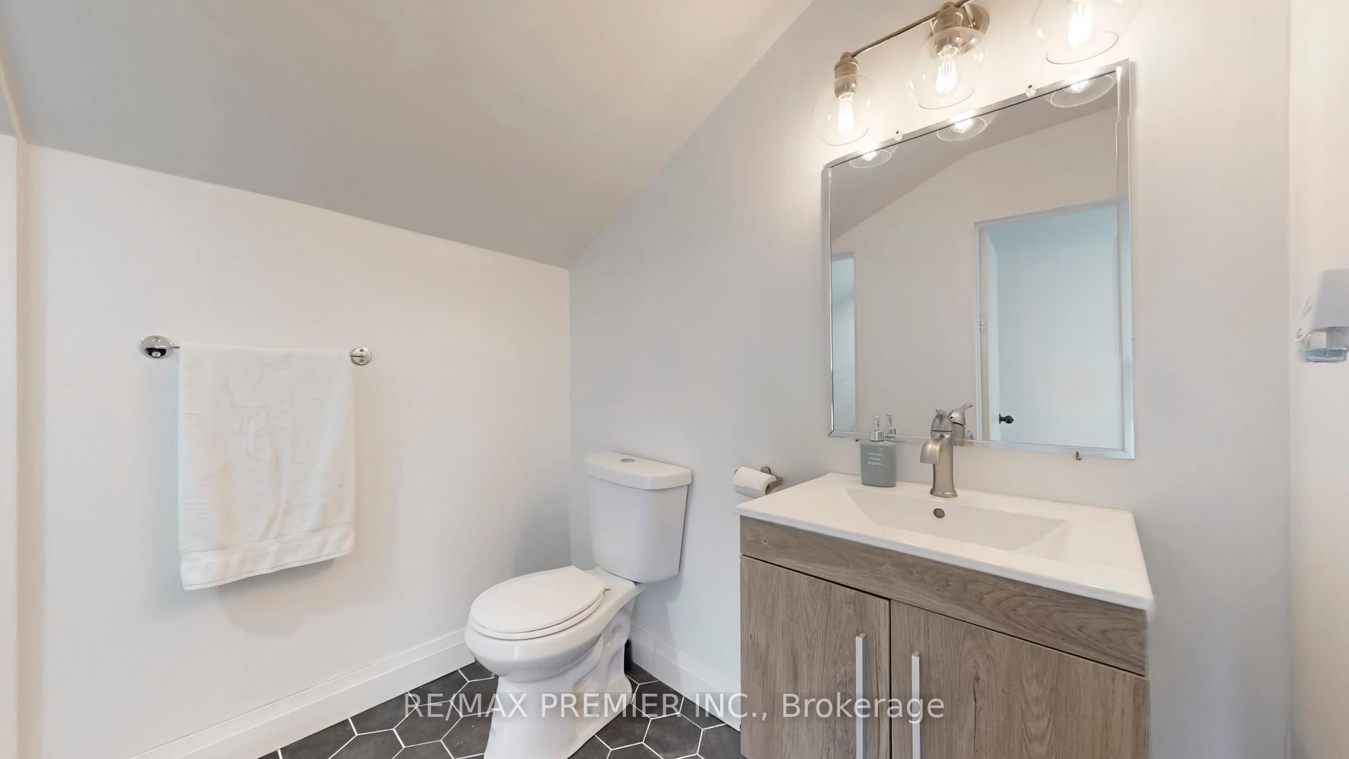 Photo 20 of 1 Burness Drive, St. Catharines, Secord Woods — HOMEH