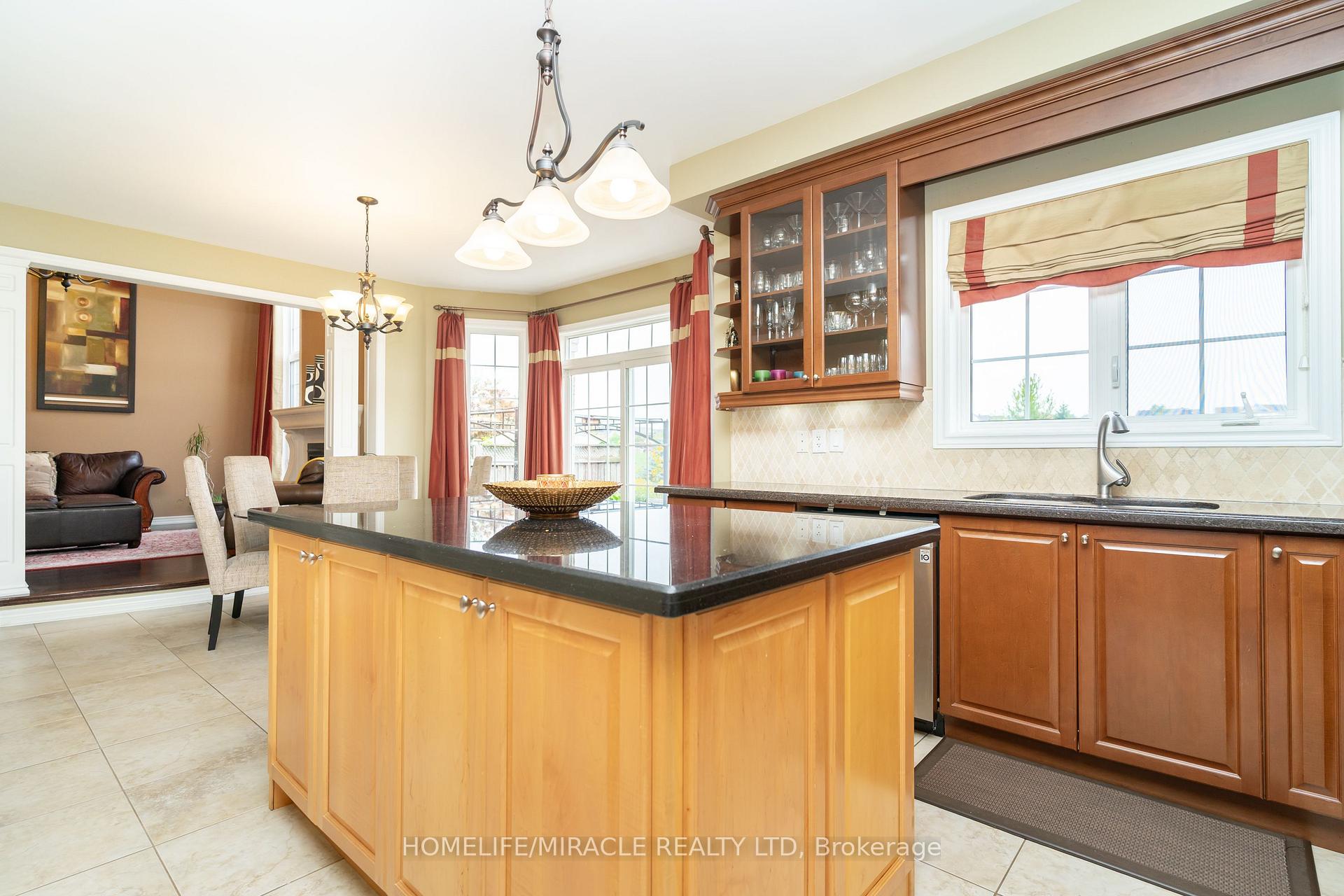 Photo 13 of 22 Malborough Road, Markham, Box Grove — HOMEH