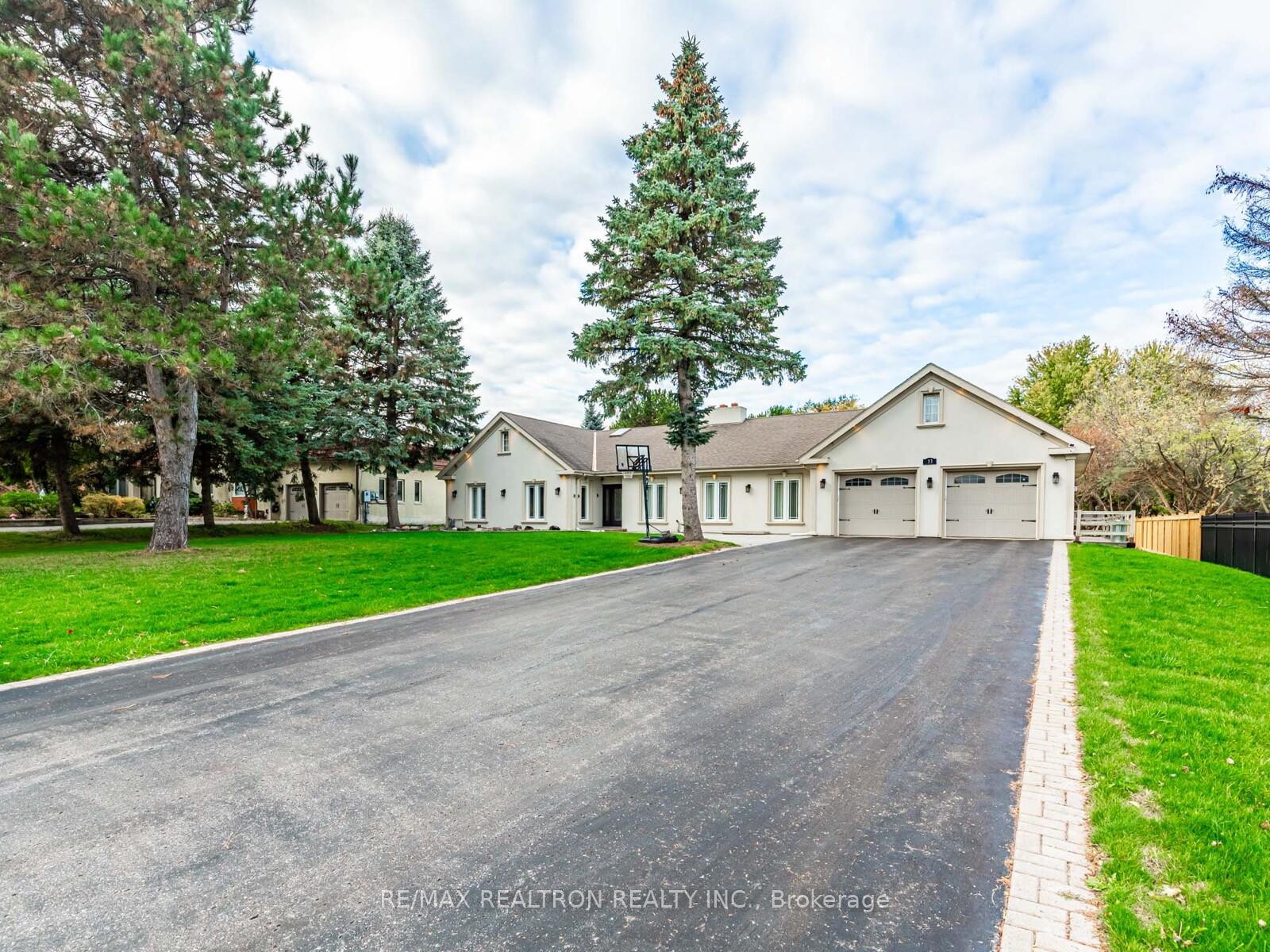 Front of 33 Carolwood Crescent