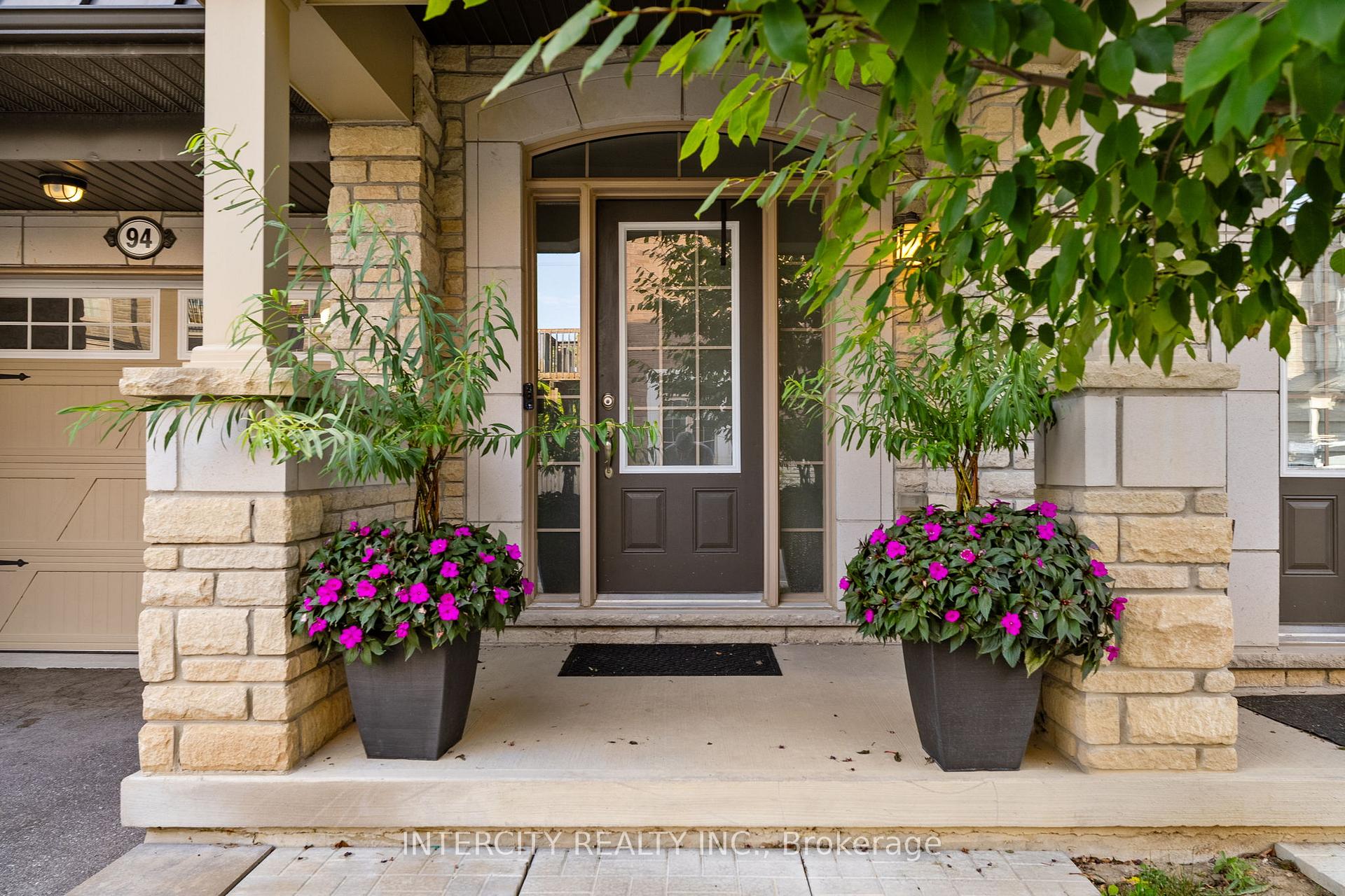 Photo 2 of 94 Glazebrook Drive, Vaughan, East Woodbridge — HOMEH