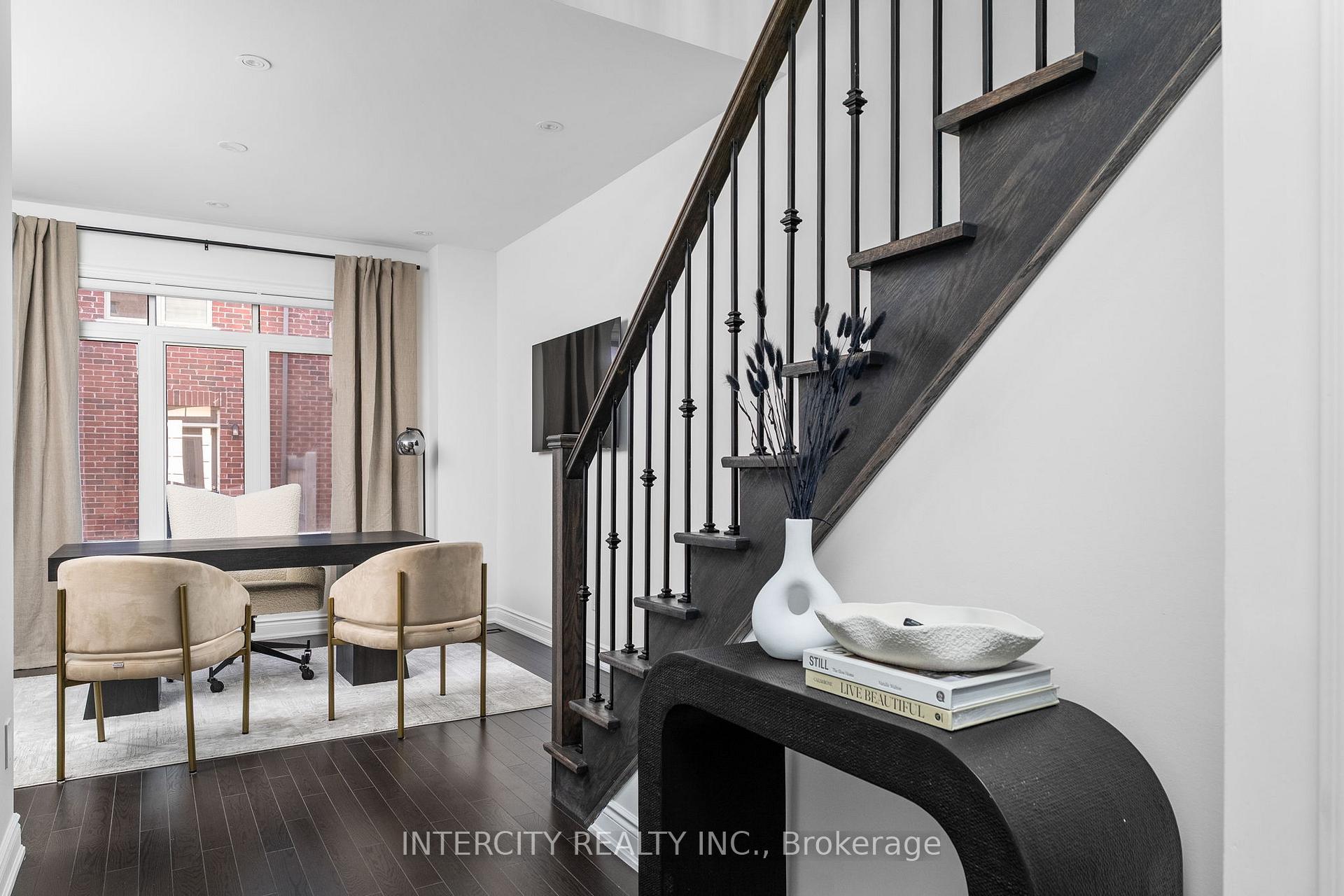 Photo 3 of 94 Glazebrook Drive, Vaughan, East Woodbridge — HOMEH