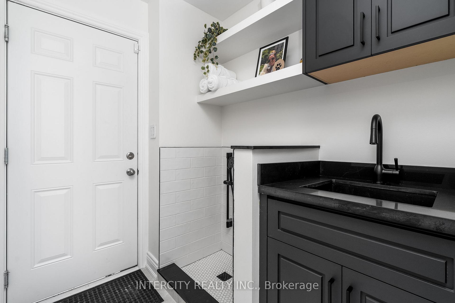 Photo 10 of 94 Glazebrook Drive, Vaughan, East Woodbridge — HOMEH