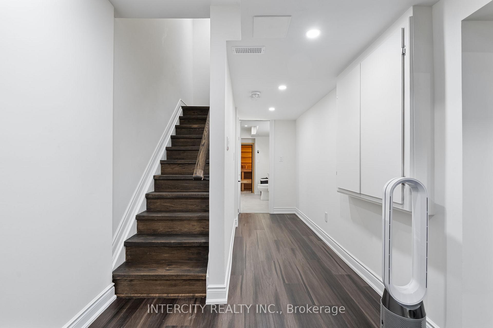Photo 13 of 94 Glazebrook Drive, Vaughan, East Woodbridge — HOMEH