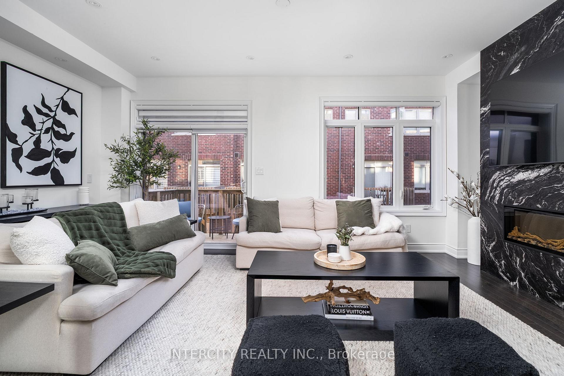 Photo 7 of 94 Glazebrook Drive, Vaughan, East Woodbridge — HOMEH