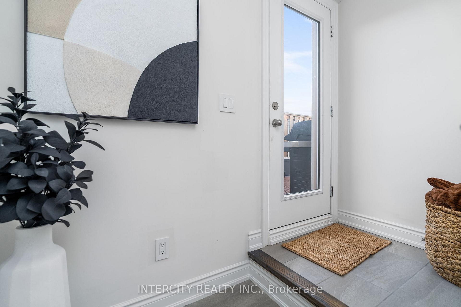 Photo 45 of 94 Glazebrook Drive, Vaughan, East Woodbridge — HOMEH