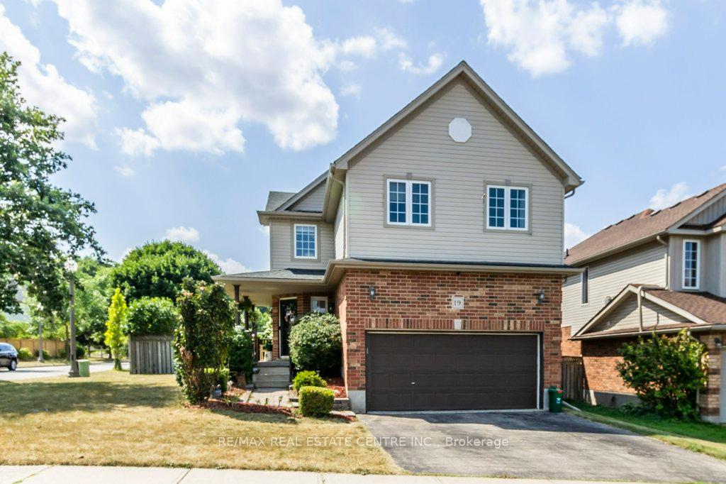 Photo 3 of 19 Apple Ridge Drive, Kitchener — HOMEH