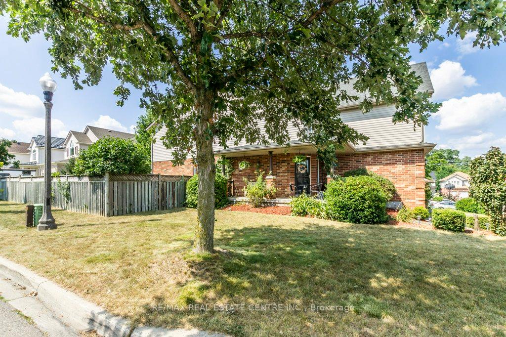 Photo 7 of 19 Apple Ridge Drive, Kitchener — HOMEH