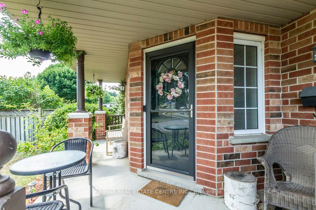Photo 9 of 19 Apple Ridge Drive, Kitchener — HOMEH