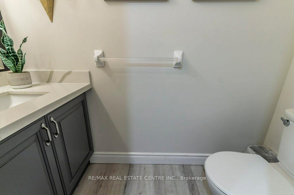 Photo 8 of 19 Apple Ridge Drive, Kitchener — HOMEH