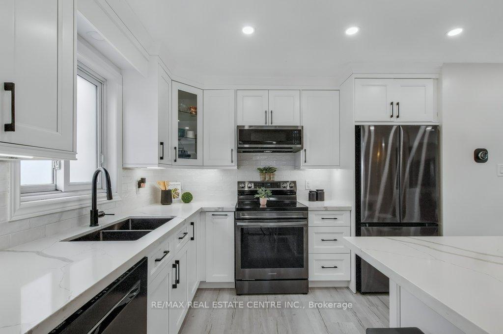 Photo 20 of 19 Apple Ridge Drive, Kitchener — HOMEH