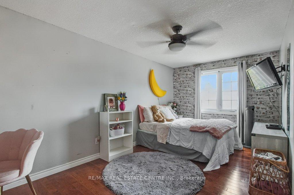 Photo 16 of 19 Apple Ridge Drive, Kitchener — HOMEH