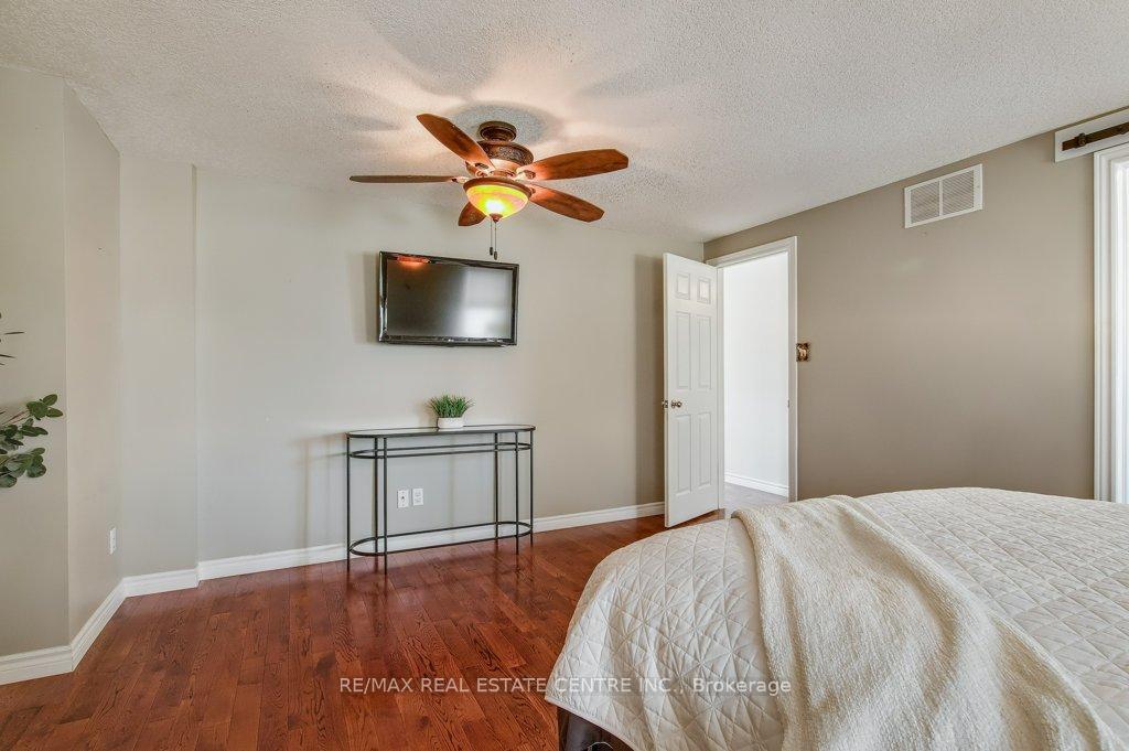 Photo 17 of 19 Apple Ridge Drive, Kitchener — HOMEH