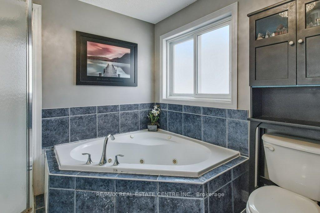 Photo 34 of 19 Apple Ridge Drive, Kitchener — HOMEH