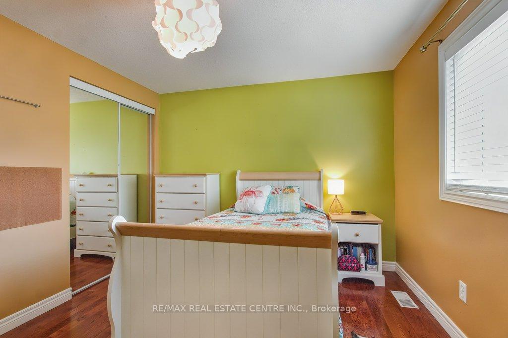 Photo 23 of 19 Apple Ridge Drive, Kitchener — HOMEH