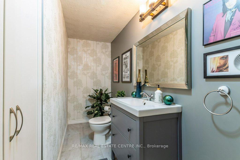 Photo 29 of 19 Apple Ridge Drive, Kitchener — HOMEH