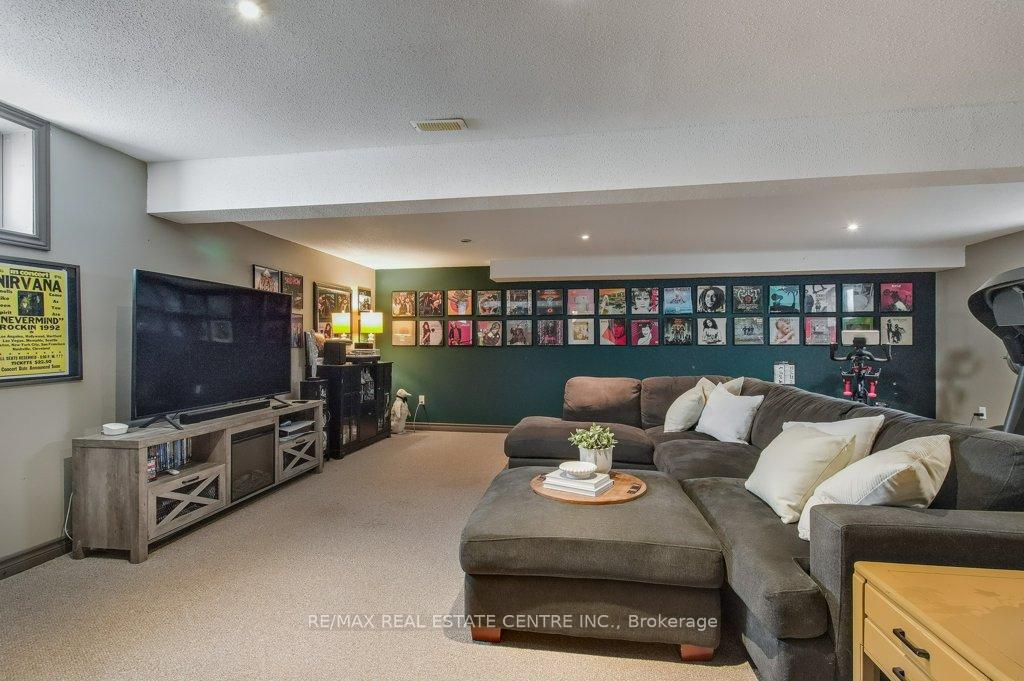 Photo 35 of 19 Apple Ridge Drive, Kitchener — HOMEH