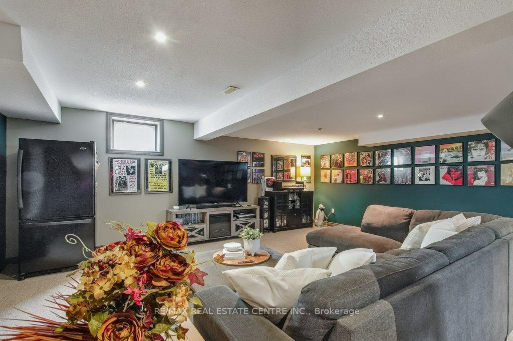Photo 42 of 19 Apple Ridge Drive, Kitchener — HOMEH