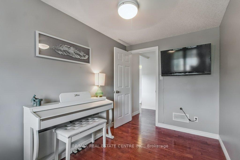 Photo 49 of 19 Apple Ridge Drive, Kitchener — HOMEH