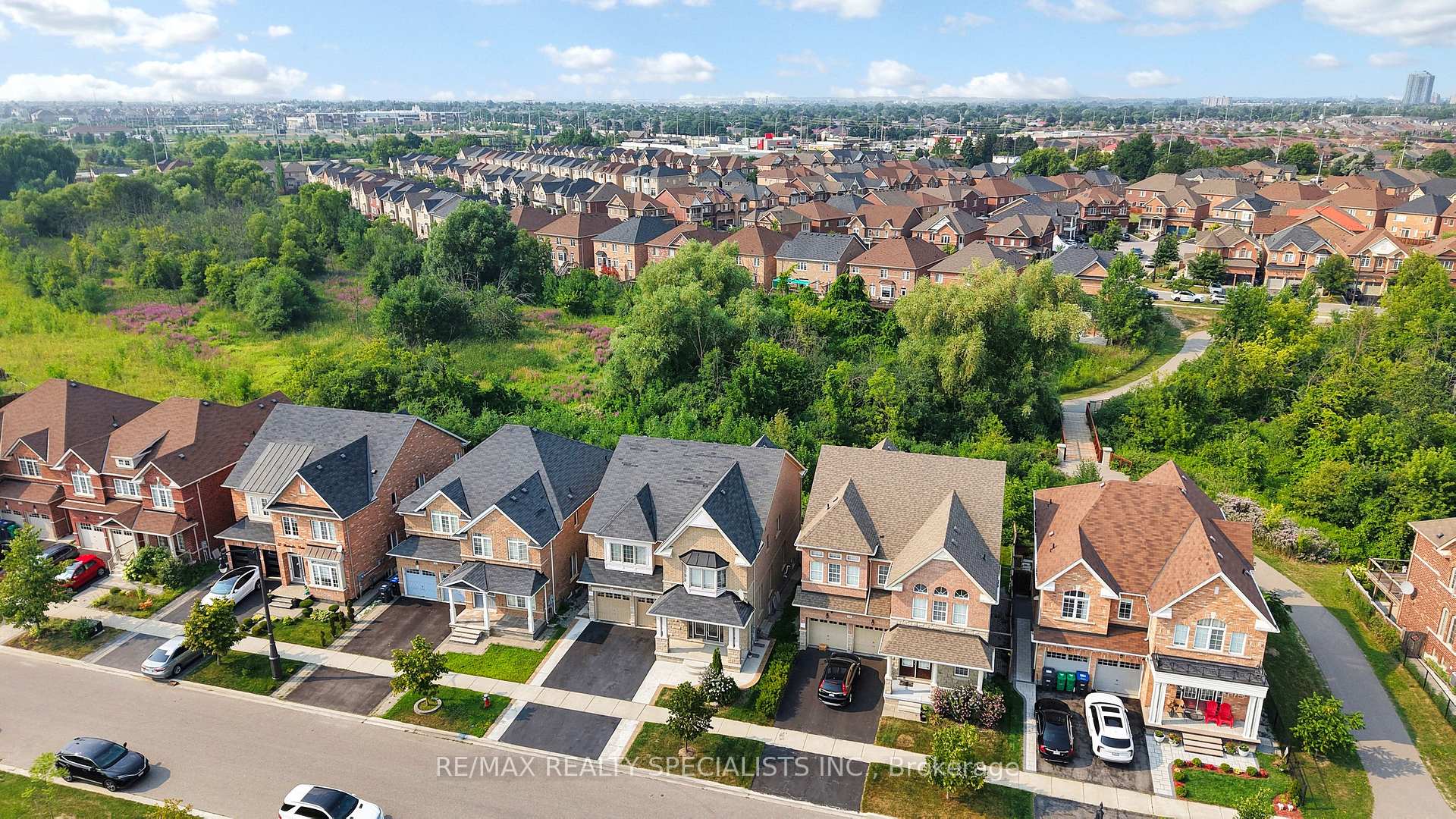 Photo 8 of 53 Heatherglen Drive, Brampton, Credit Valley — HOMEH
