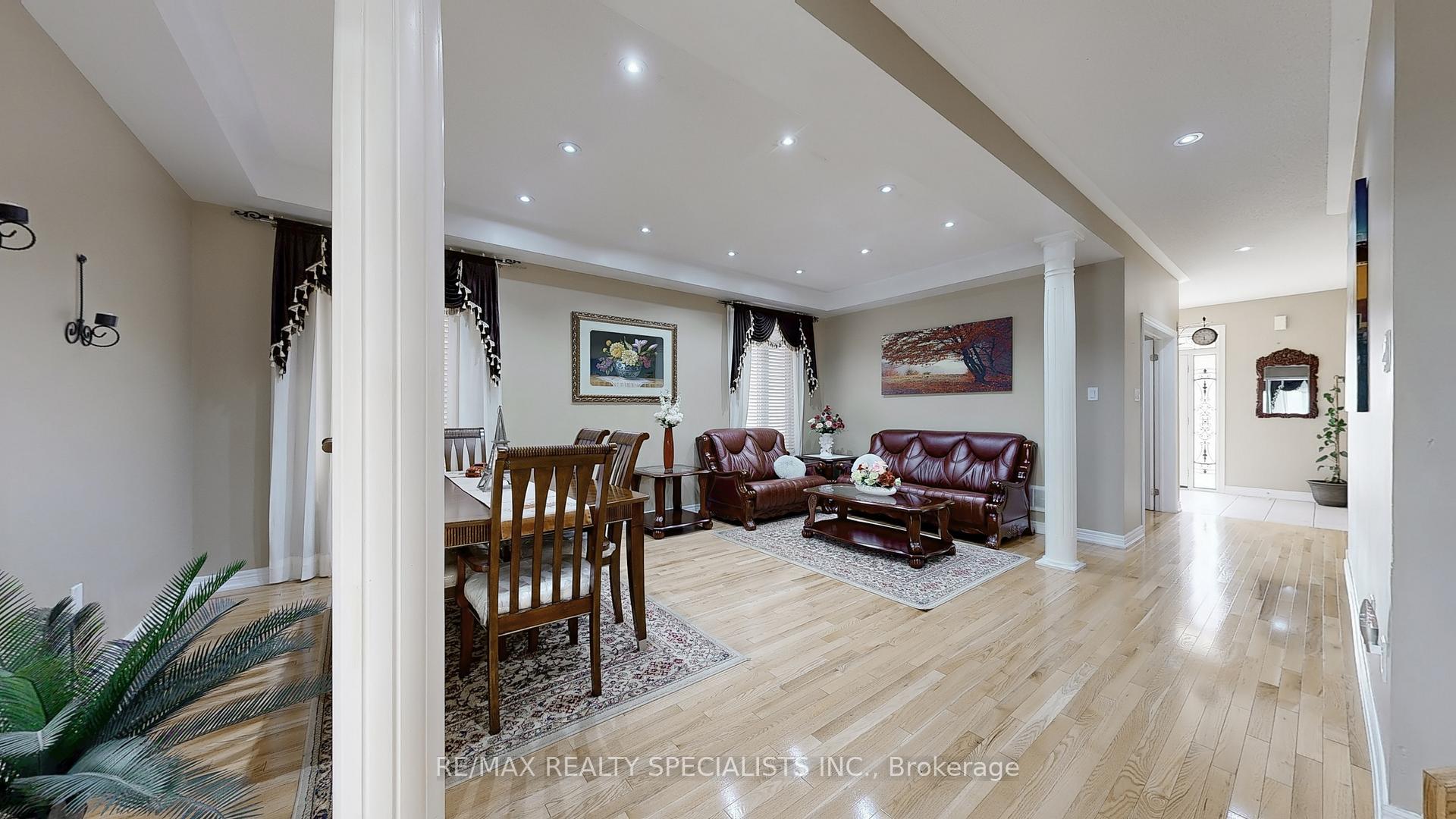 Photo 6 of 53 Heatherglen Drive, Brampton, Credit Valley — HOMEH