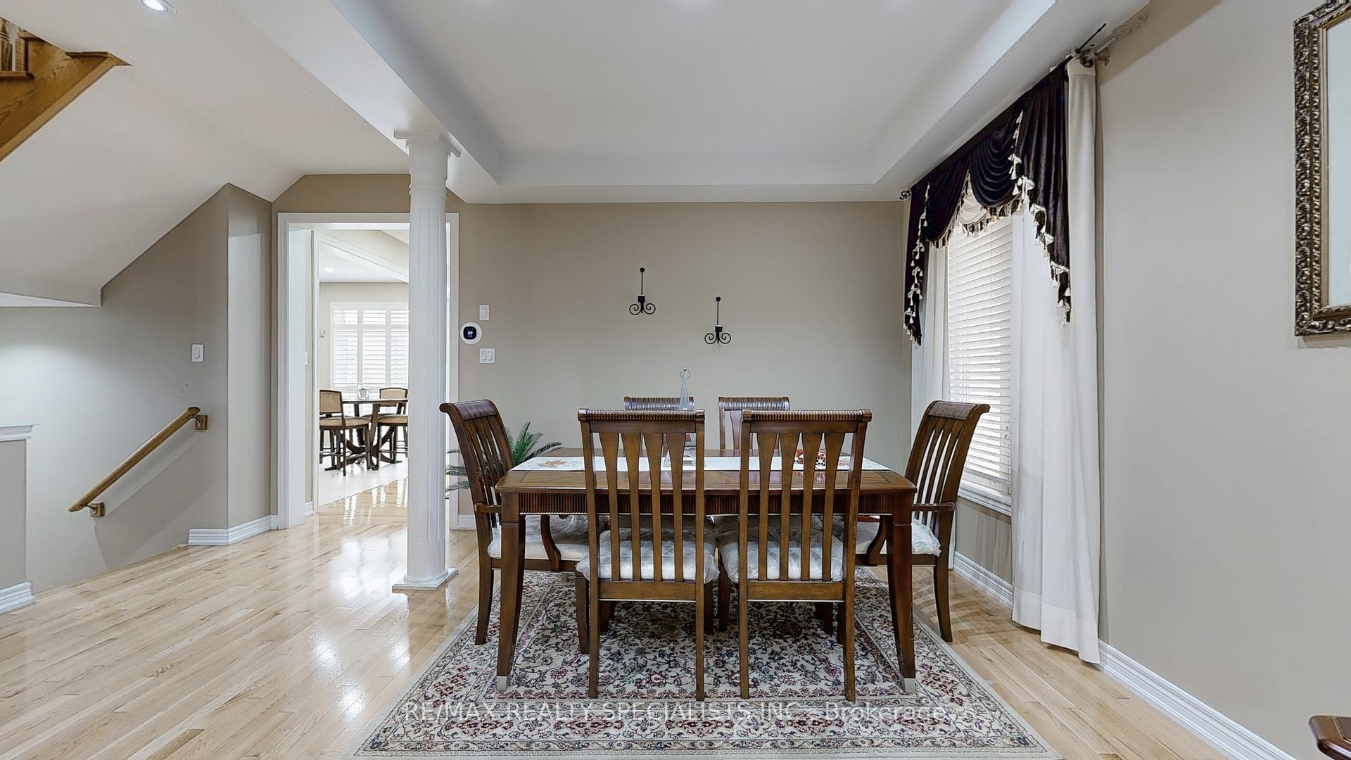 Photo 5 of 53 Heatherglen Drive, Brampton, Credit Valley — HOMEH