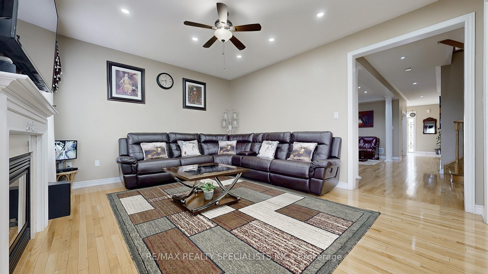Photo 11 of 53 Heatherglen Drive, Brampton, Credit Valley — HOMEH