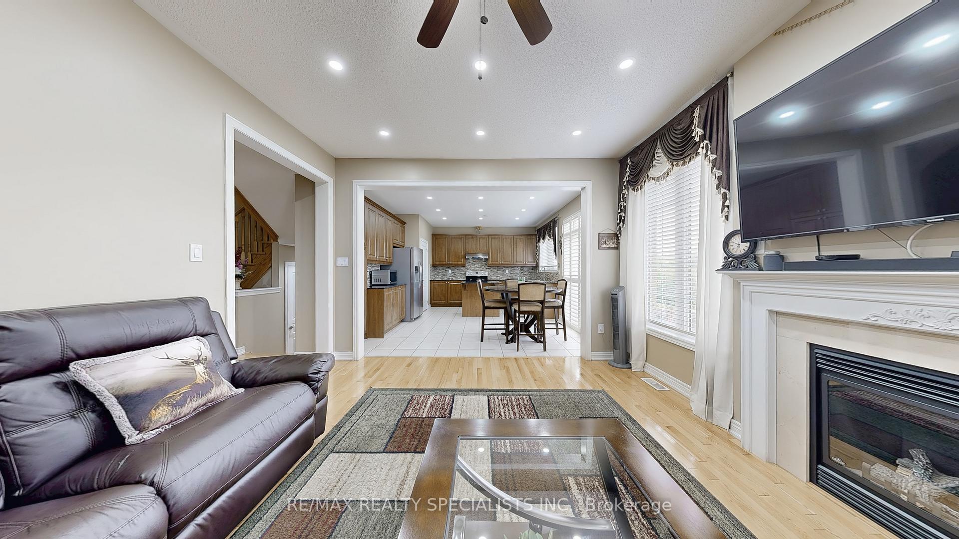Photo 9 of 53 Heatherglen Drive, Brampton, Credit Valley — HOMEH
