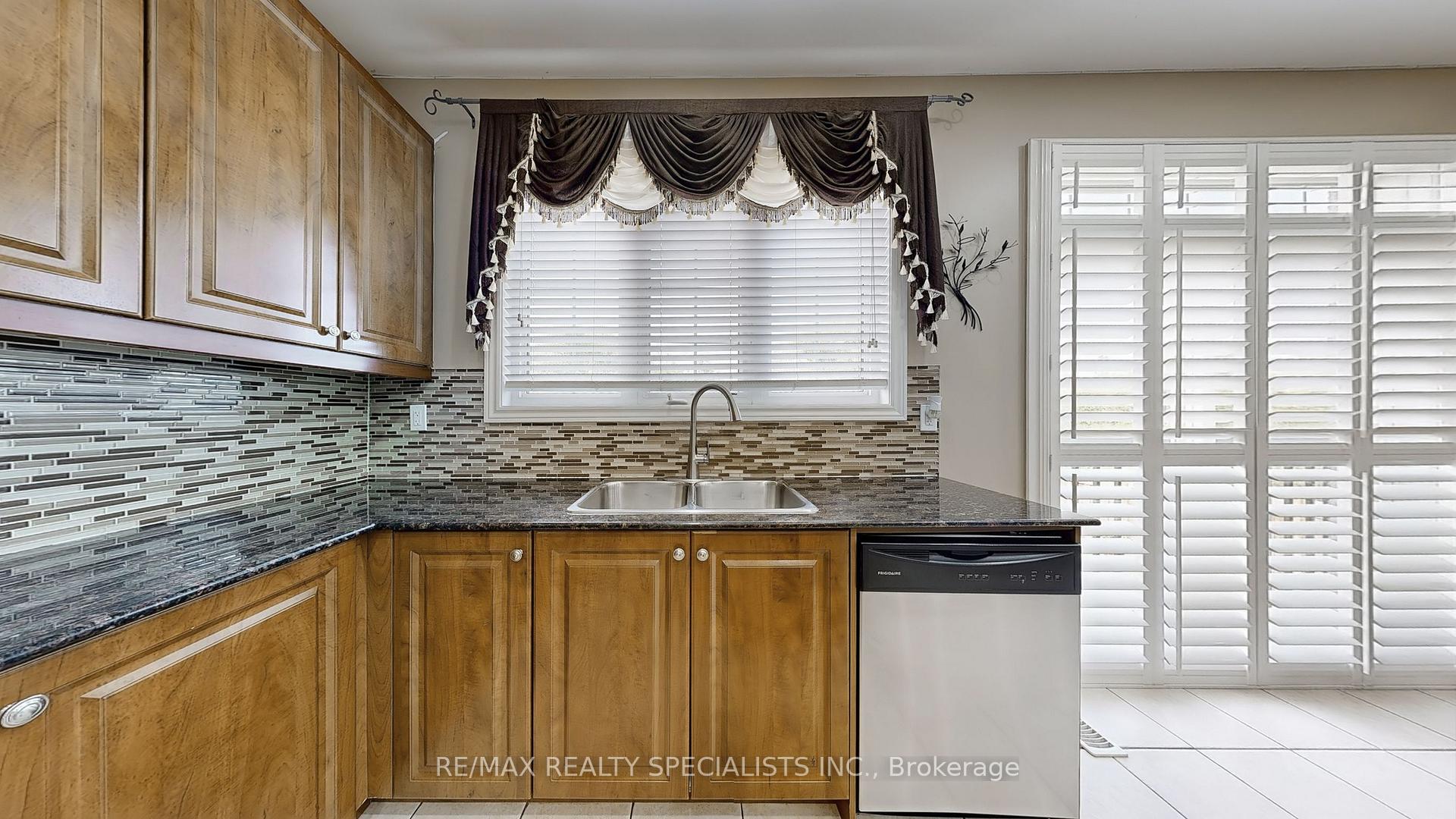 Photo 17 of 53 Heatherglen Drive, Brampton, Credit Valley — HOMEH