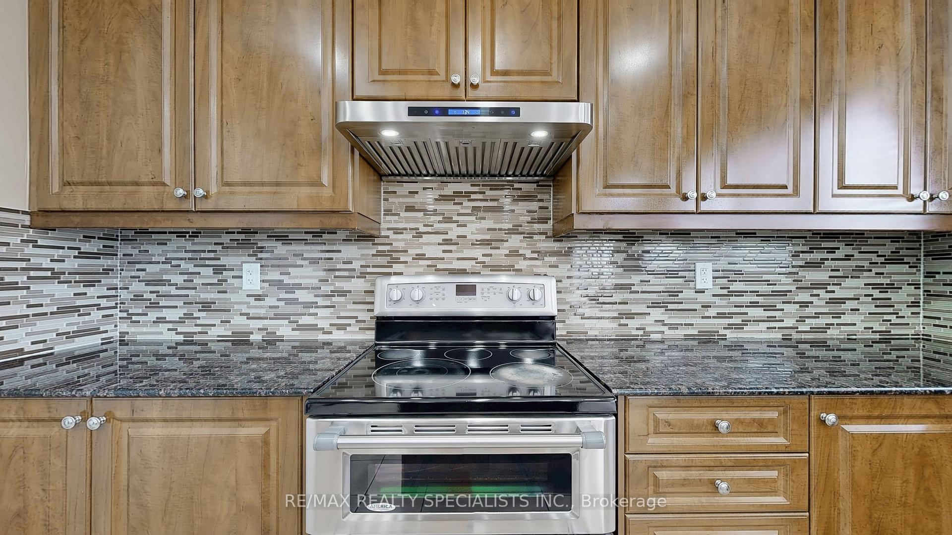 Photo 23 of 53 Heatherglen Drive, Brampton, Credit Valley — HOMEH