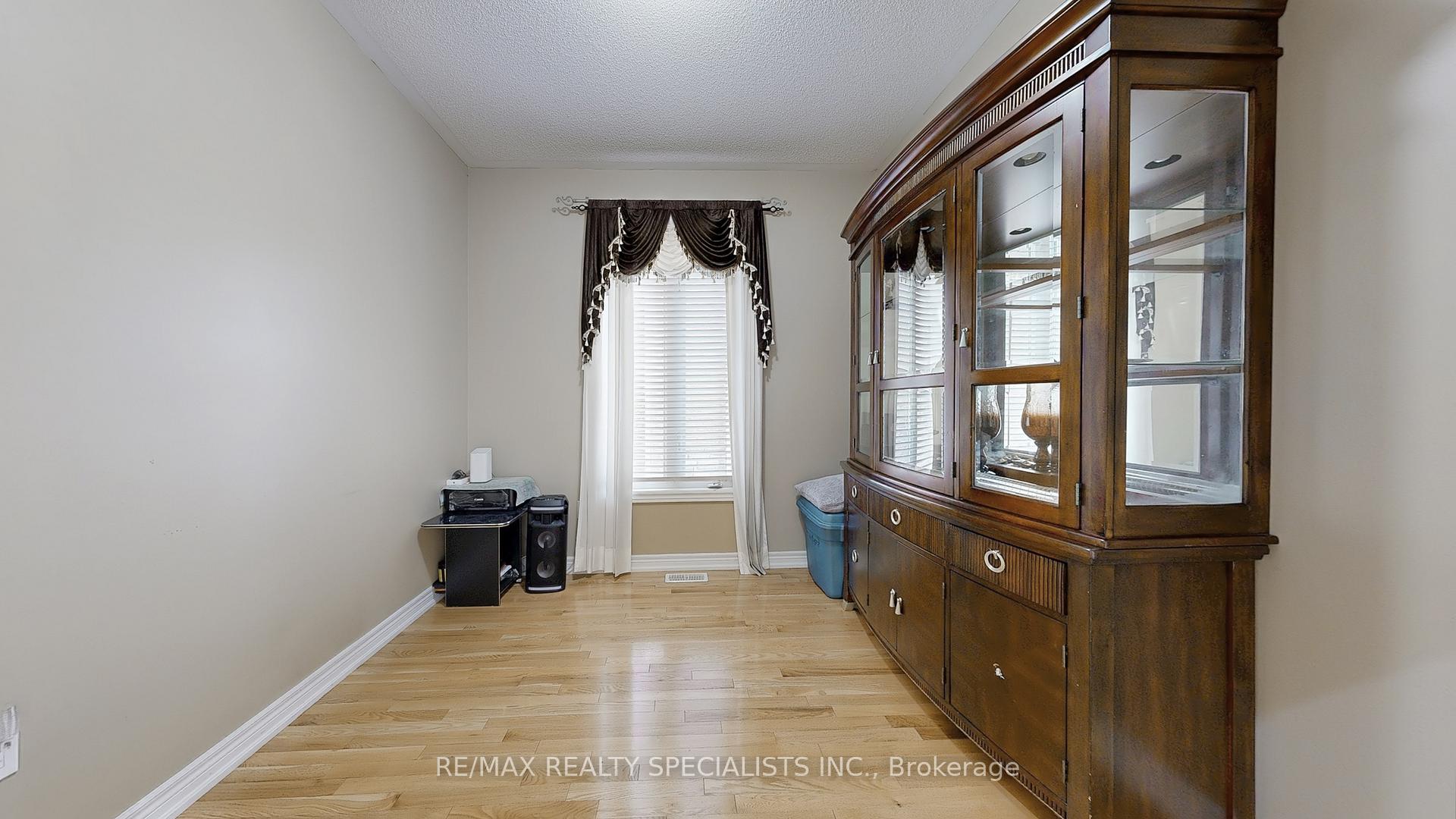 Photo 15 of 53 Heatherglen Drive, Brampton, Credit Valley — HOMEH