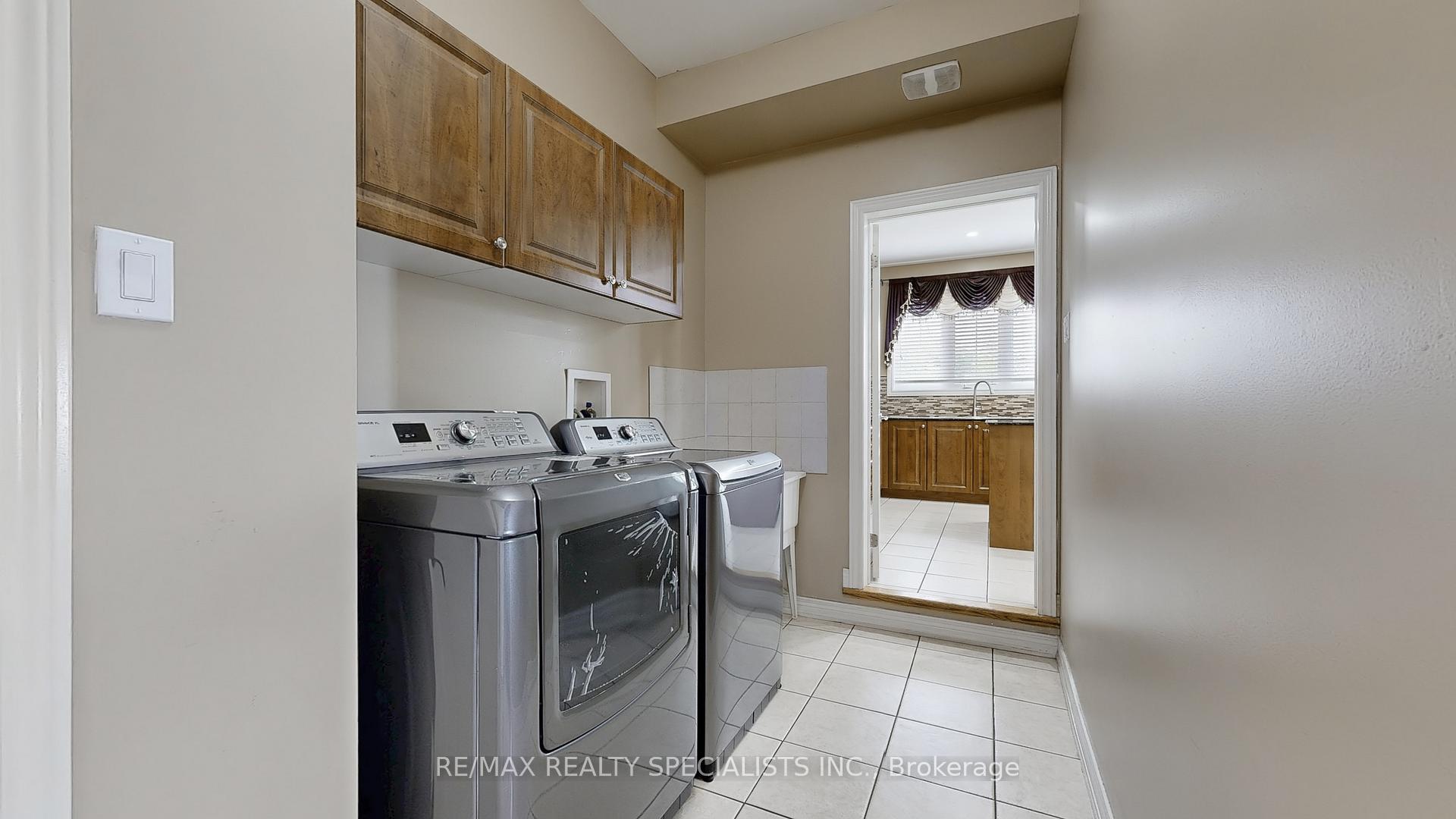 Photo 18 of 53 Heatherglen Drive, Brampton, Credit Valley — HOMEH