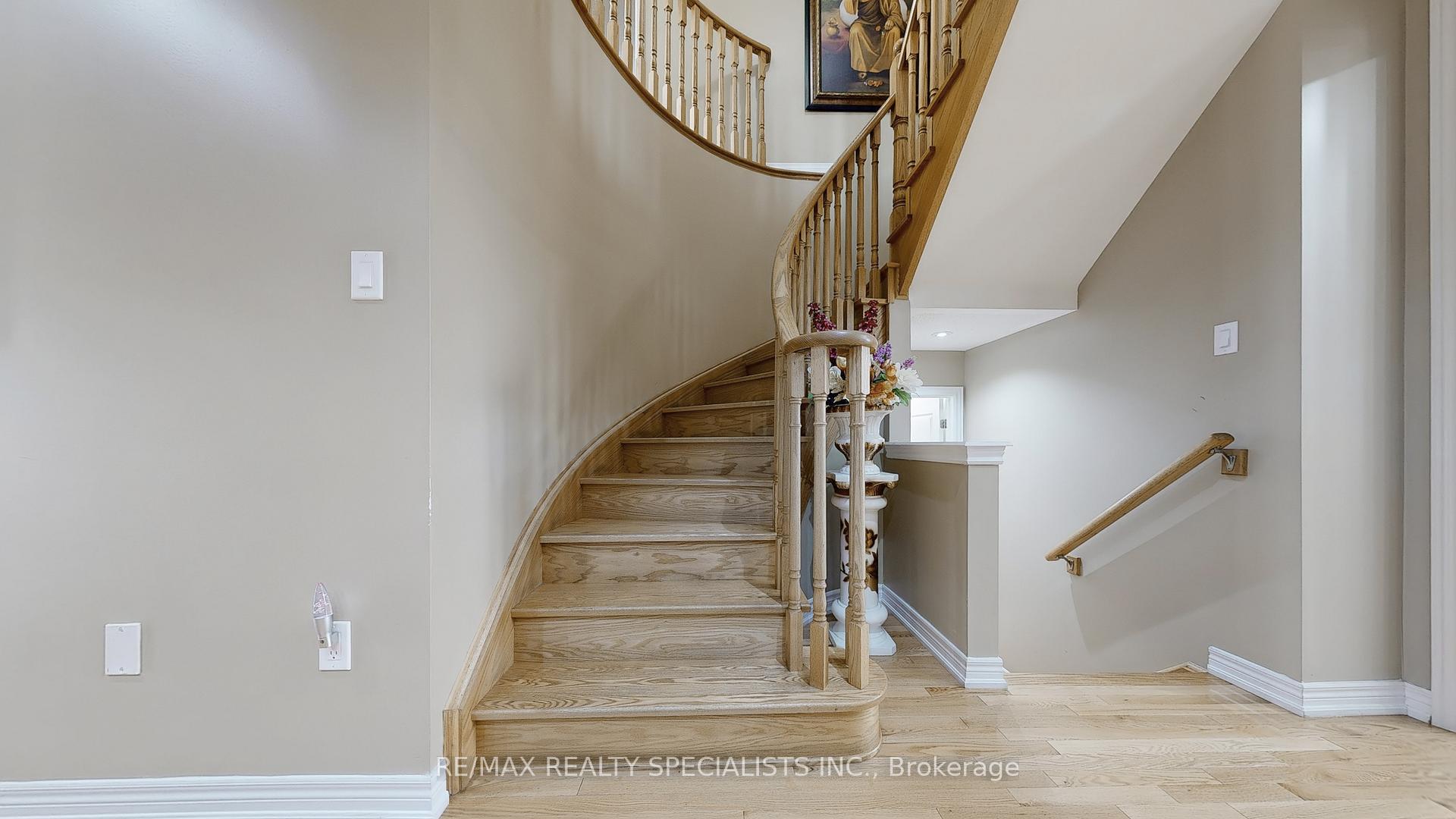 Photo 28 of 53 Heatherglen Drive, Brampton, Credit Valley — HOMEH