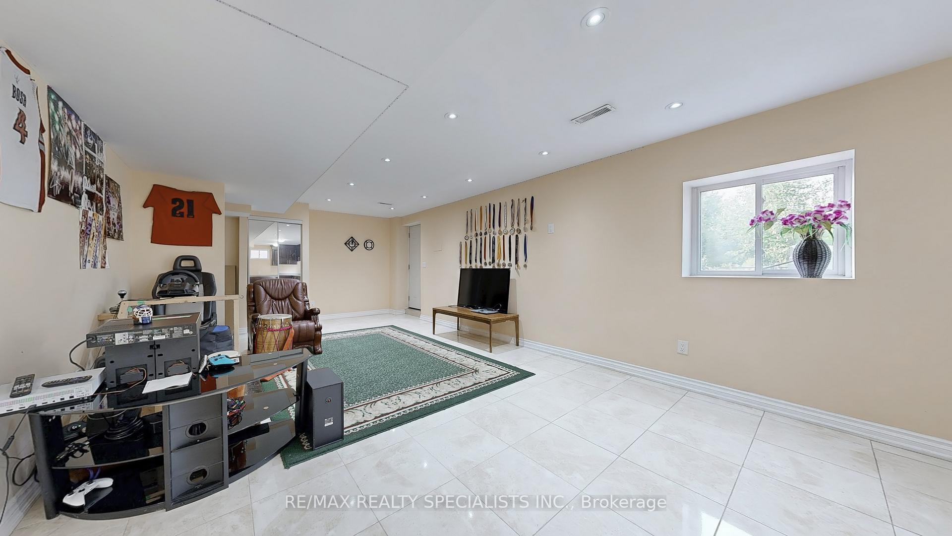 Photo 32 of 53 Heatherglen Drive, Brampton, Credit Valley — HOMEH