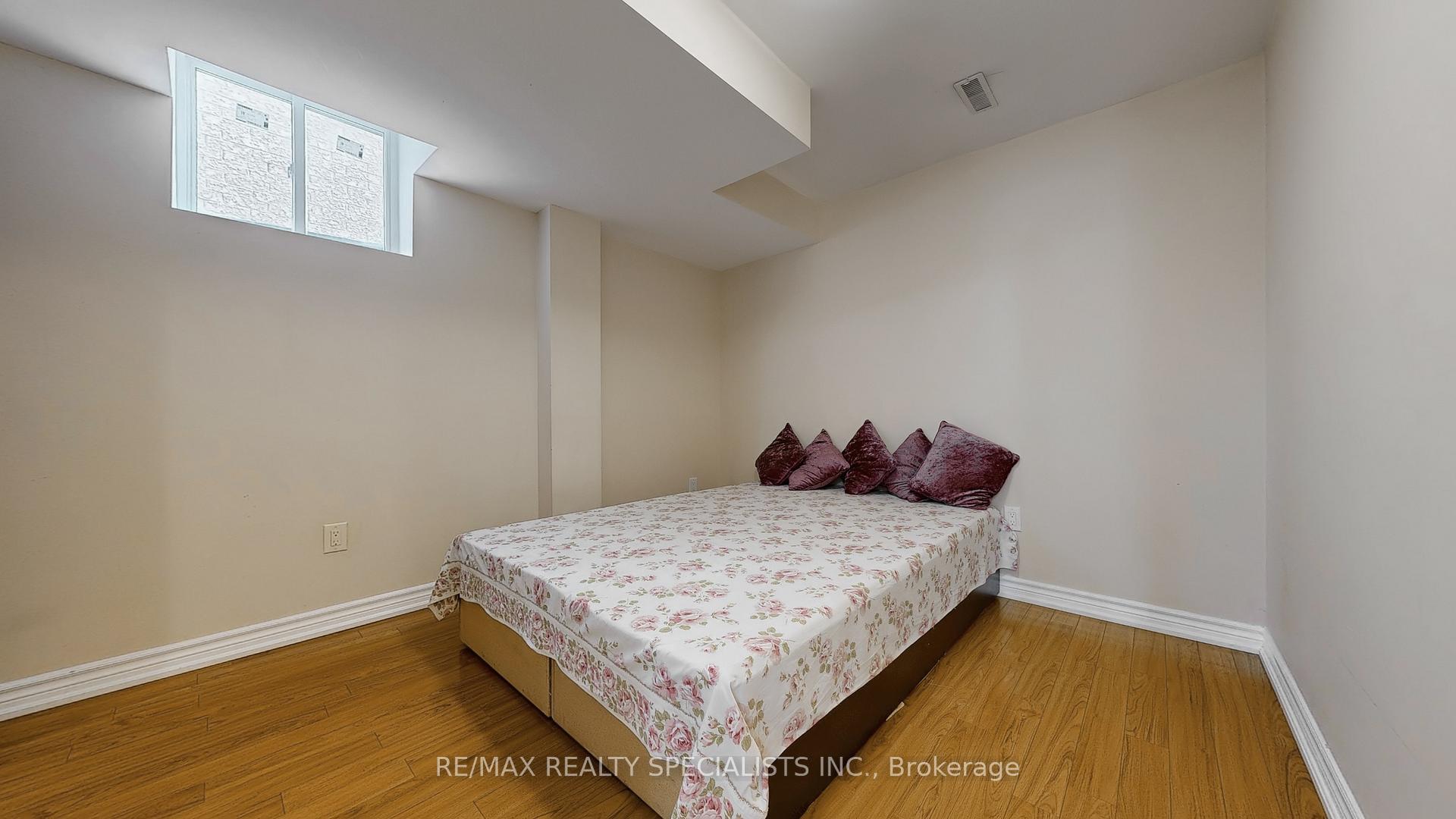 Photo 37 of 53 Heatherglen Drive, Brampton, Credit Valley — HOMEH