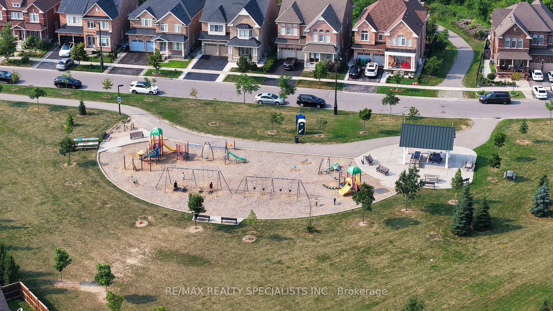 Photo 44 of 53 Heatherglen Drive, Brampton, Credit Valley — HOMEH