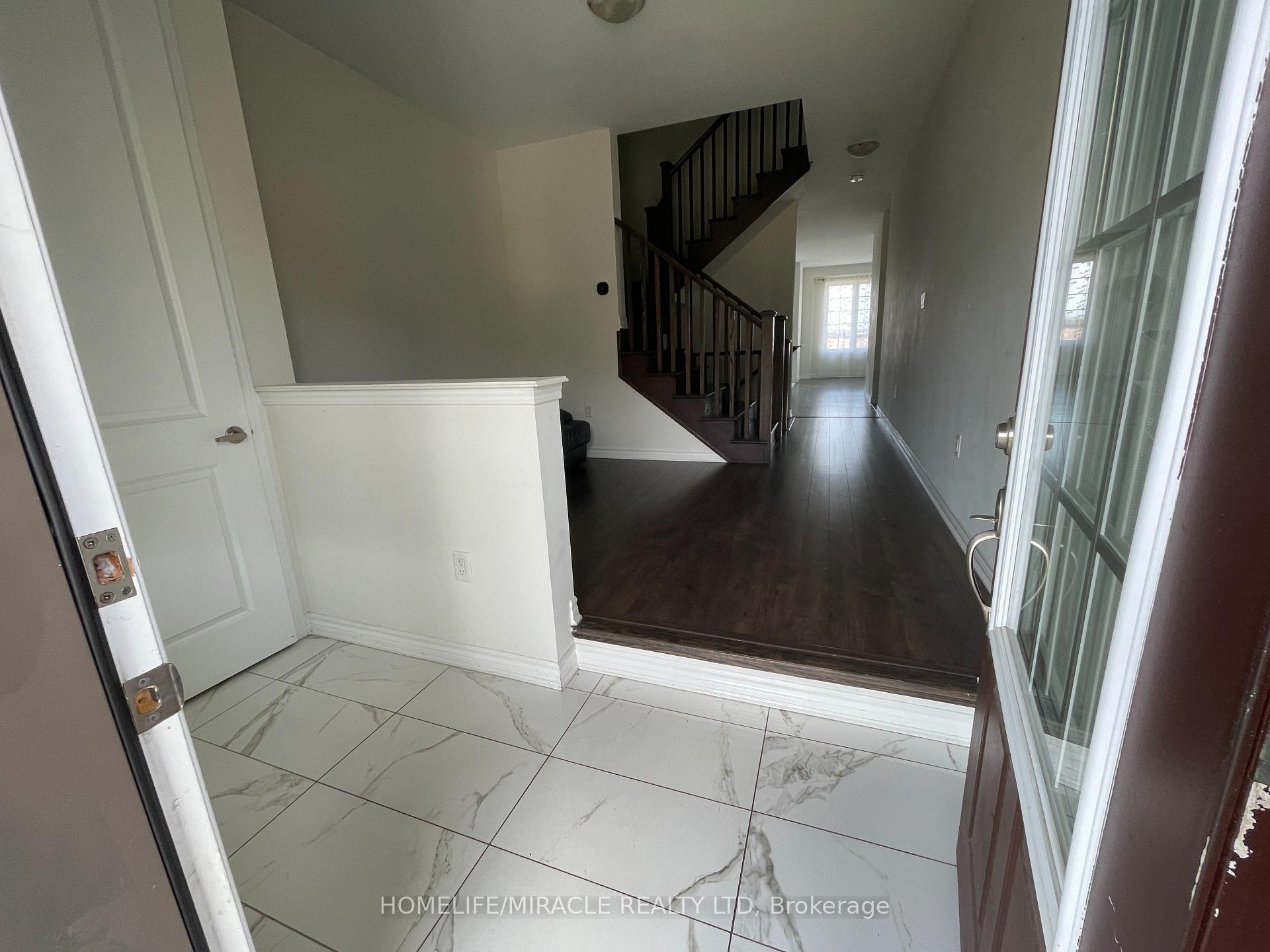 Photo 4 of 56 Circus Crescent, Brampton, Northwest Brampton — HOMEH