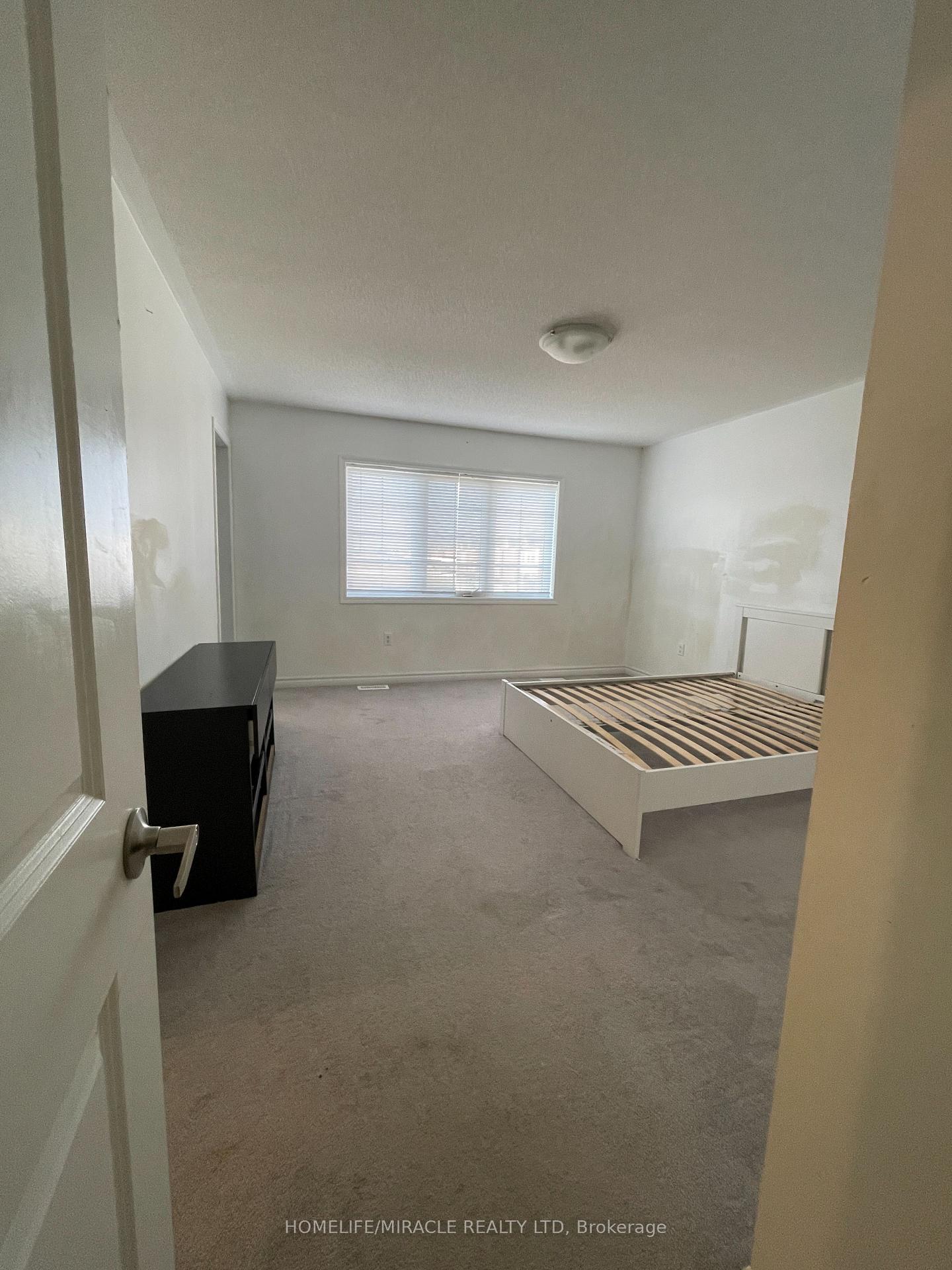 Photo 11 of 56 Circus Crescent, Brampton, Northwest Brampton — HOMEH