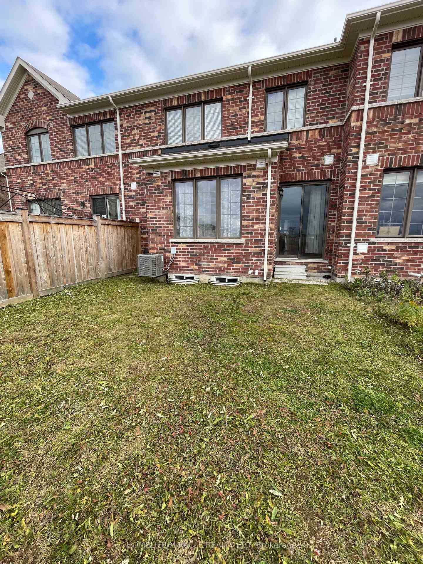 Photo 19 of 56 Circus Crescent, Brampton, Northwest Brampton — HOMEH