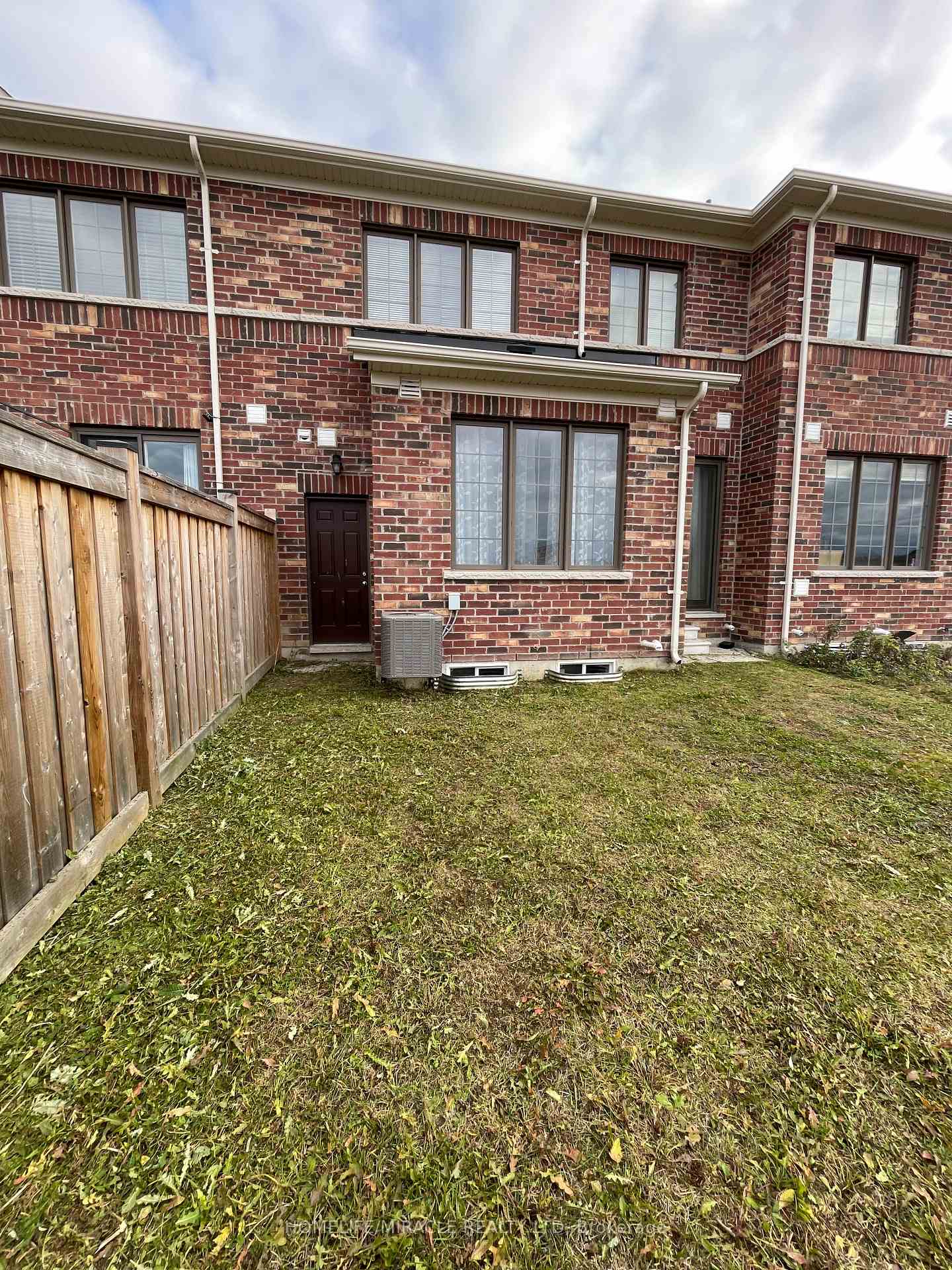 Photo 23 of 56 Circus Crescent, Brampton, Northwest Brampton — HOMEH