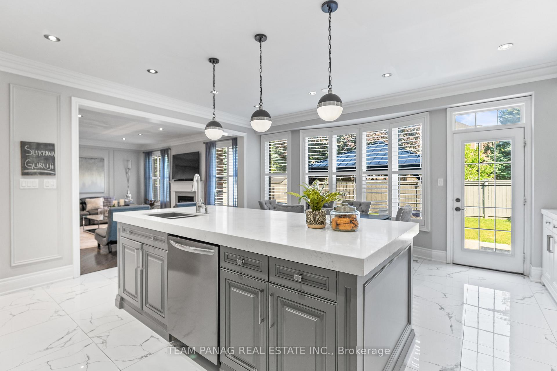 Photo 9 of 21 Lauderhill Road, Brampton, Vales of Castlemore North — HOMEH